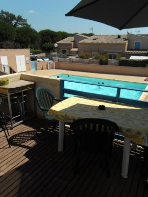 Appartement en duplex à 400 m de la plage dans résidence avec piscine commune 1 chambre 4 couchages WIFI LXOND47